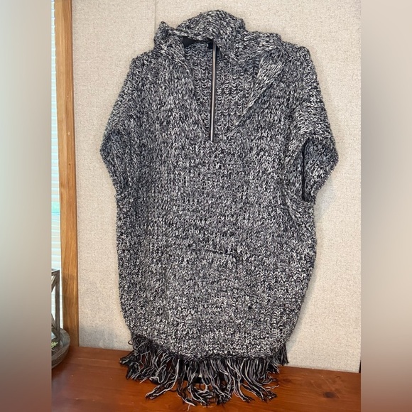 Forever 21 Sweaters - Forever 21 Black and Gray Knit Poncho